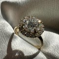 Verlobungsring mit 2,4ct Moissanit Vintage: Daisy - 14k Gold