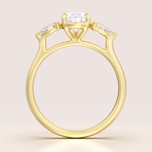 verlobungsring-trinity-amara-moissanit-1-5ct-zentraler-stein-birnschliff-front-gelbgold-hariets.jpg