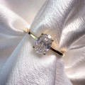 verlobungsring-solitaire-astra-labordiamant-2ct-ovalschliff-nahaufnahme-front-gelbgold-hariets.jpg
