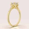 verlobungsring-halo-moissanit-1ct-brillantschliff-seitenansicht-gelbgold-mirage-hariets.jpg