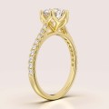 Verlobungsring-Halo-Flora-Moissanit-1,5ct-Brillantschliff-Seitenansicht-Gelbgold-Hariets.jpg