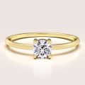 Verlobungsring-Petit-Moissanit-0,3ct-Brillantschliff-Gelbgold-Delicacy-Hariets.jpg