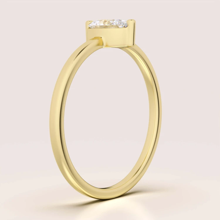 verlobungsring-petit-moissanit-0,5ct-ovalschliff-seitenansicht-gelbgold-mystique-hariets.jpg