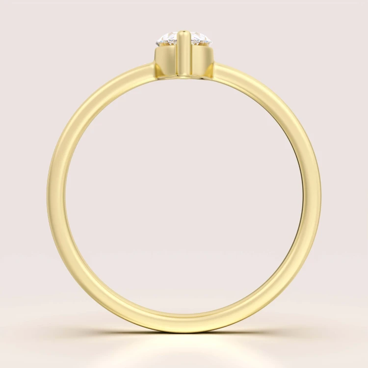 verlobungsring-petit-moissanit-0,5ct-ovalschliff-seitenansicht-vorderansicht-gelbgold-mystique-hariets.jpg