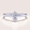 verlobungsring-petit-moissanit-0,5ct-ovalschliff-weißgold-mystique-hariets.jpg