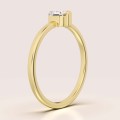 verlobungsring-petit-moissanit-0-5ct-asscherschliff-seite-gelbgold-vesper-hariets.jpg