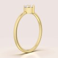 verlobungsring-petit-moissanit-0-5ct-brillantschliff-seite-gelbgold-enigma-hariets.jpg