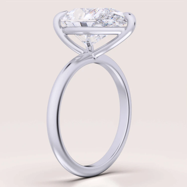 Verlobungsring-Royal-Stones-Moissanit-4ct-Tropfenschliff-Seite-Silber-Glitare-Hariets.jpg