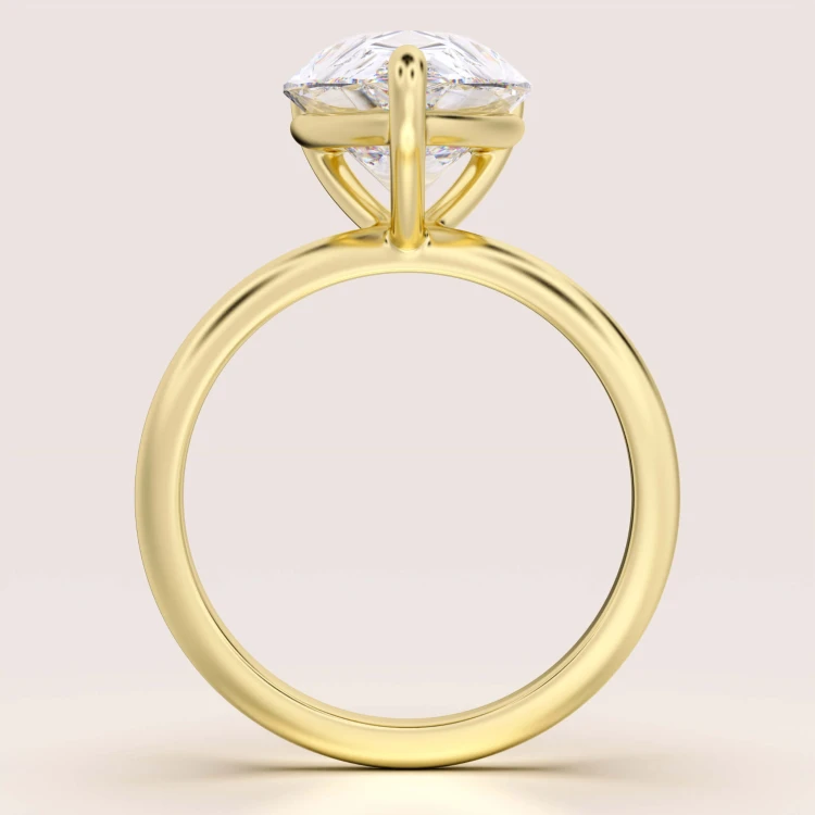 verlobungsring-royal-stones-moissanit-4ct-tropfenschliff-front-gelbgold-glitare-hariets.jpg