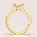 verlobungsring-bezel-moissanit-1-2ct-ovalschliff-front-gelbgold-amora-hariets.jpg