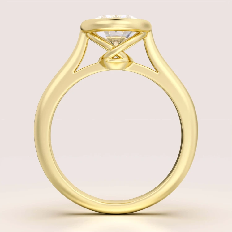 verlobungsring-bezel-moissanit-1-2ct-ovalschliff-front-gelbgold-amora-hariets.jpg
