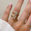 verlobungsring-solitaire-rapure-labordiamant-1ct-2ct-smaragdschliff-vergleich-am-finger-gelbgold-hariets.JPG
