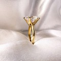 verlobungsring-royal-stones-moissanit-1-2ct-brillantschliff-nahaufnahme-seite-silber-queen-hariets.JPG