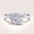 Verlobungsring-Toi-et-Moi-Moissanit-1-6ct-Birnschliff-Weißgold-Twin-Pears-Hariets.jpg