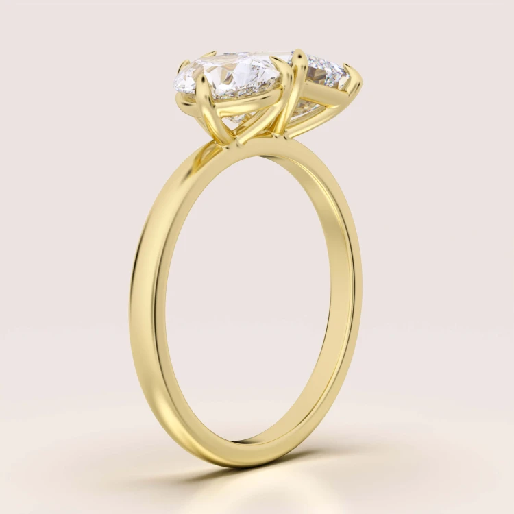 verlobungsring-toi-et-moi-moissanit-3-5ct-emeraldschliff-birnschliff-seite-gelbgold-gemini-hariets.jpg