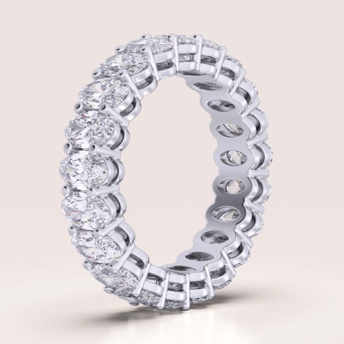 eternity-ring-mit-moissaniten-ovalschliff-seite-silber-hariets.jpg
