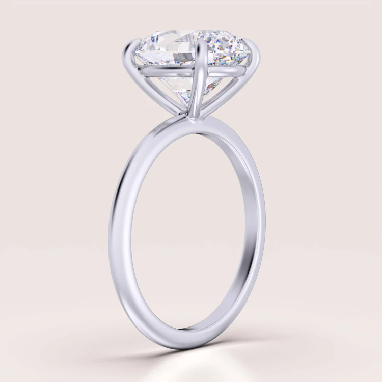 Verlobungsring-Royal-Stones-Moissanit-5ct-Ovalschliff-Seitenansicht-Silber-Paris-Hariets.jpg