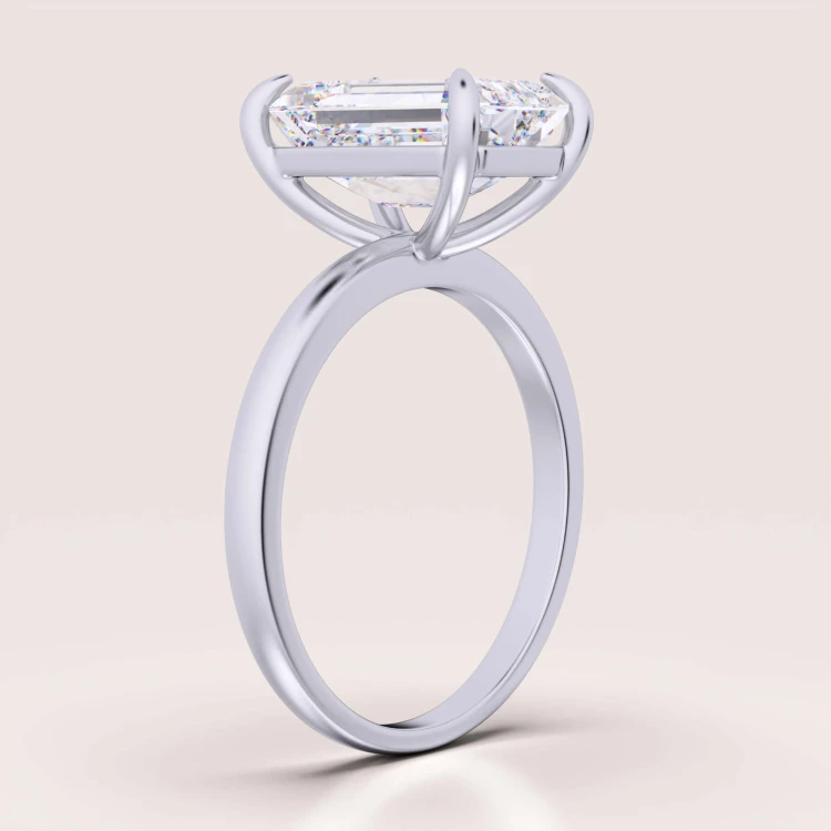 Verlobungsring-Royal-Stones-Moissanit-5ct-Smaragdschliff-Seitenansicht-Silber-Nobilis-Hariets.jpg