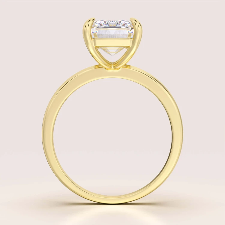 verlobungsring-royal-stones-moissanit-5ct-smaragdschliff-front-gelbgold-nobilis-hariets.jpg