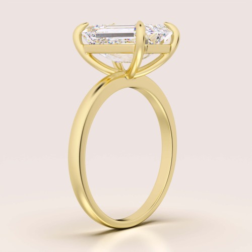verlobungsring-royal-stones-moissanit-5ct-smaragdschliff-seitenansicht-gelbgold-nobilis-hariets.jpg