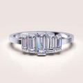 verlobungsring-moissanit-0-7ct-baguetteschliff-weißgold-eternity-hariets.jpg