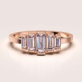 verlobungsring-moissanit-0-7ct-baguetteschliff-roségold-eternity-hariets.jpg