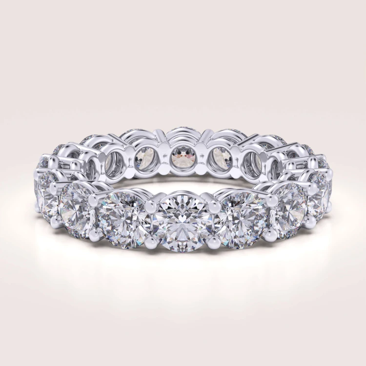 Eternity-Trauring-mit-Moissaniten-4mm-Brillantschliff-Weißgold-Hariets.jpg