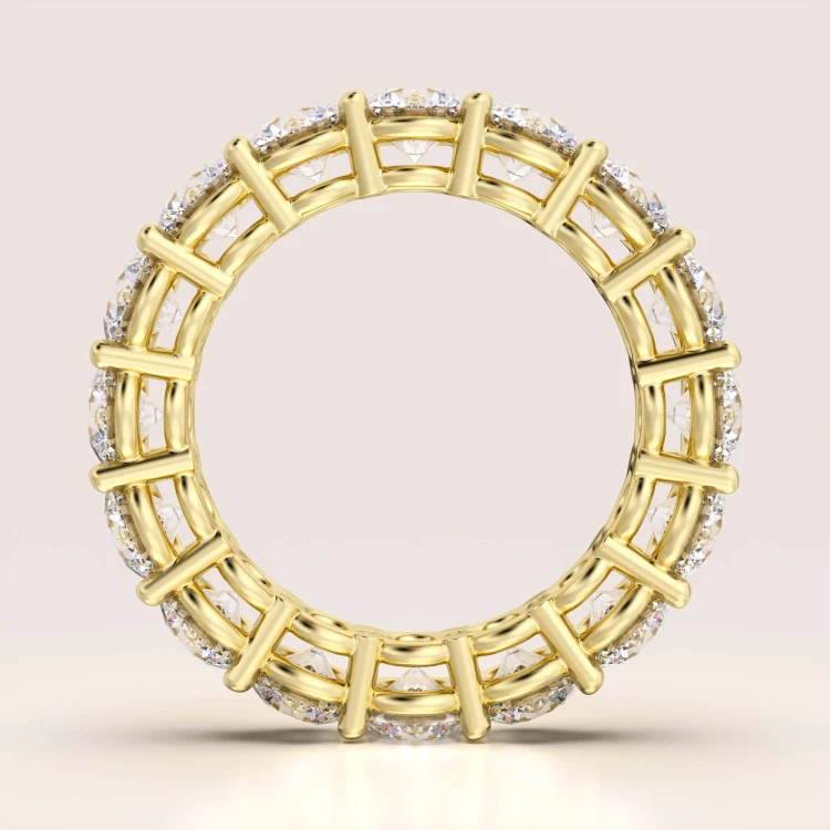 Eternity-Trauring-mit-Moissaniten-4mm-Brillantschliff-Frontansicht-Gelbgold-Hariets.jpg
