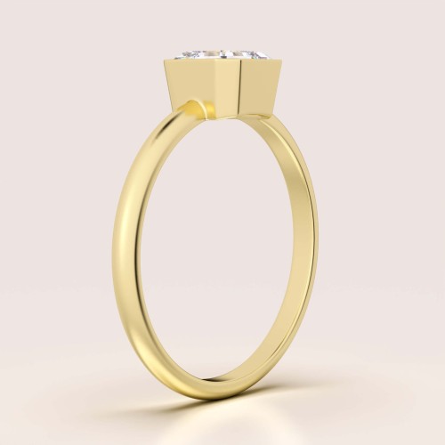 Verlobungsring-Bezel-Moissanit-1ct-Asscher-Schliff-Seitenansicht-Gelbgold-Ray-Hariets.jpg