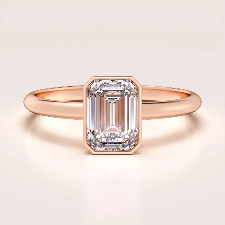 Verlobungsring-Bezel-Moissanit-1ct-Smaragdschliff-Rotgold-Stellar-Hariets.jpg