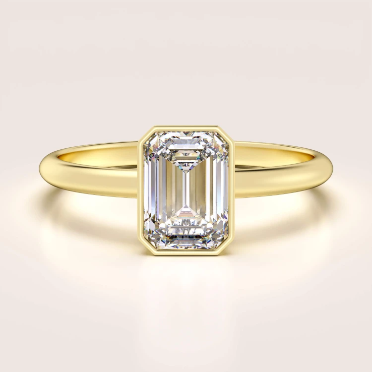 Verlobungsring-Bezel-Moissanit-1ct-Smaragdschliff-Gelbgold-Stellar-Hariets.jpg