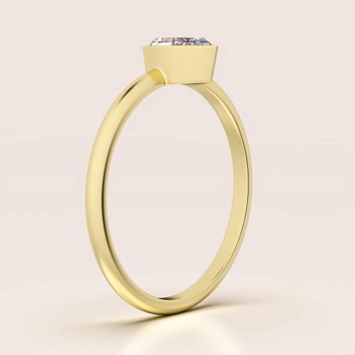 Verlobungsring-Bezel-Moissanit-0,5ct-Tropfenschliff-Seitenansicht-Gelbgold-Drop-Hariets.jpg