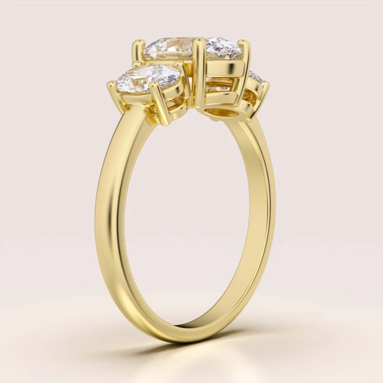 verlobungsring-trinity-moissanit-3ct-ovalschliff-seitenansicht-gelbgold-evoris-hariets.jpg