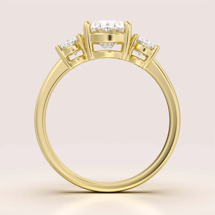 verlobungsring-trinity-moissanit-3ct-ovalschliff-vorderansicht-gelbgold-evoris-hariets.jpg