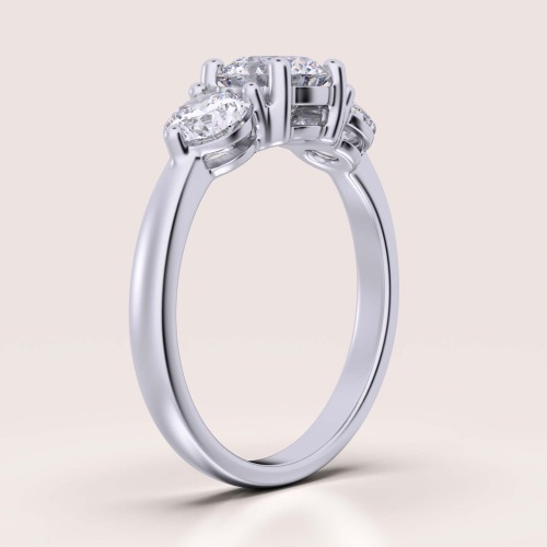 verlobungsring-trinity-moissanit-2ct-brillantschliff-seite-silber-trigem-hariets.jpg
