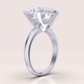 verlobungsring-royal-stones-moissanit-12ct-brillantschliff-seite-silber-queen-hariets.jpg