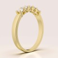 ehering-mit-fünf-moissaniten-0-5ct-brillantschliff-seite-gelbgold-bangle-hariets.jpg