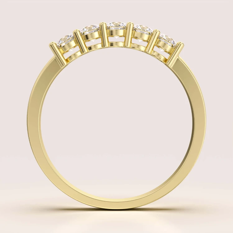 ehering-mit-fünf-moissaniten-0-5ct-brillantschliff-frontansicht-gelbgold-bangle-hariets.jpg