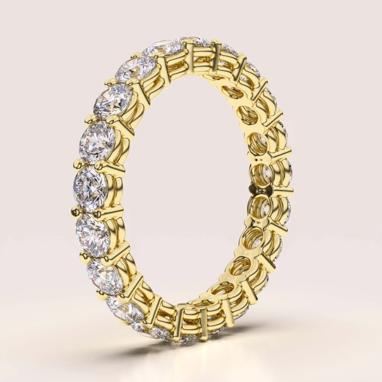 ehering-eternity-mit-moissaniten-3mm-brillantschliff-seitenansicht-gelbgold-hariets.jpg