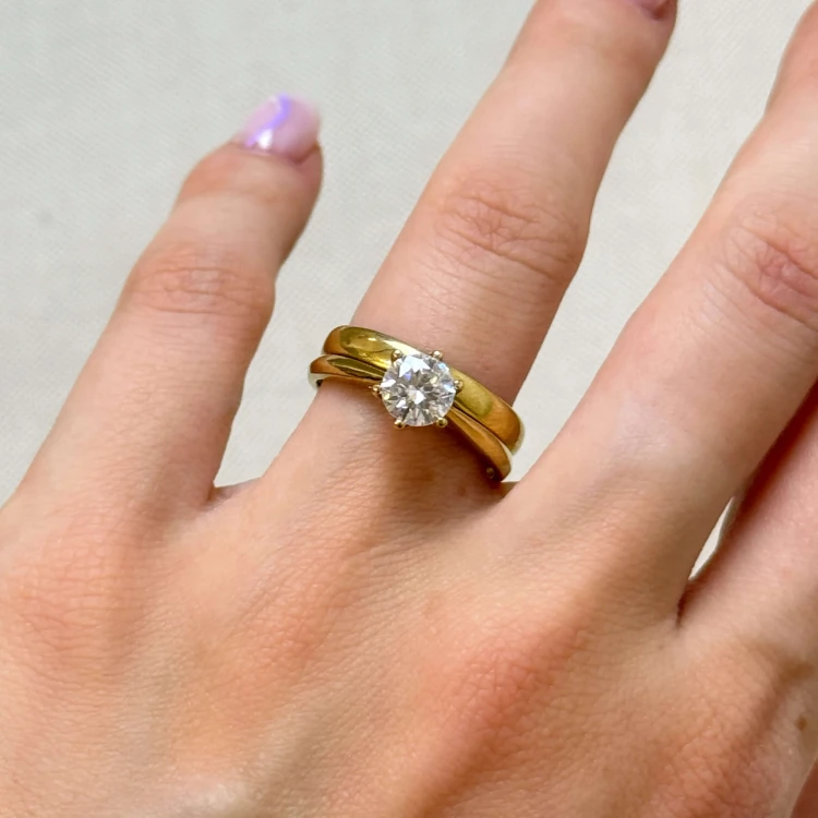 halbkreis-ring-3mm-mit-verlobungsring-gelbgold-hariets.JPG