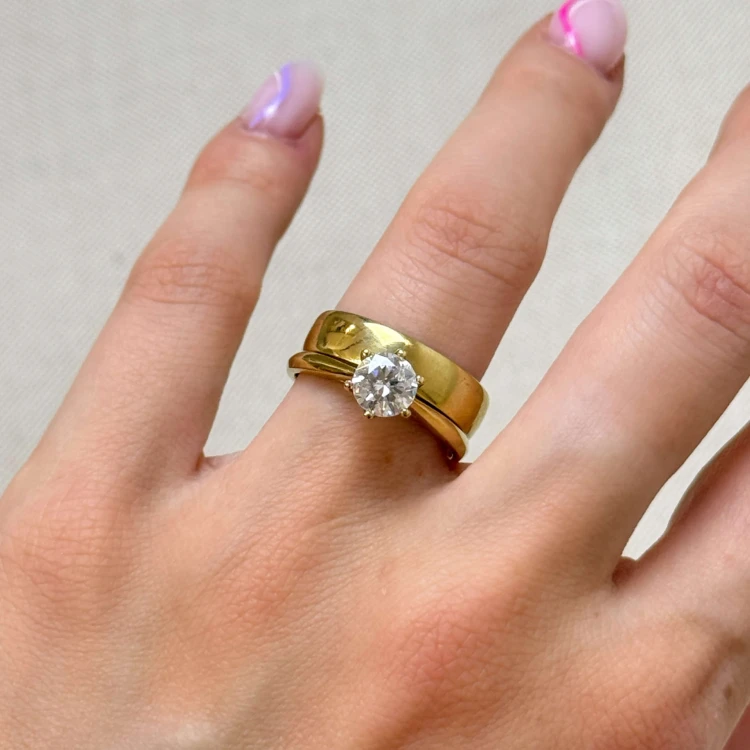 halbkreis-ring-5mm-mit-verlobungsring-gelbgold-hariets.JPG
