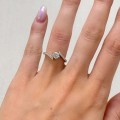 ring-pave-moissanit-0-5ct-brillantschliff-am-finger-silber-shimmer-hariets.jpg