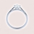 pierscionek-z-moissanitem-0-5ct-srebro-front-menera-hariets.JPEG