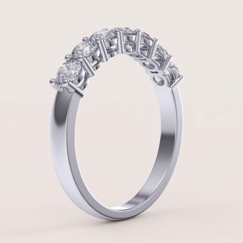 trauring-mit-sieben-moissaniten-0-7ct-brillant-schliff-seite-silber-bangle-hariets.jpg