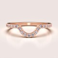 trauring-mit-moissaniten-curve-0-23ct-brillantschliff-roségold-aurea-hariets.jpg