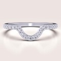 trauring-mit-moissaniten-curve-0-23ct-brillantschliff-weissgold-aurea-hariets.jpg