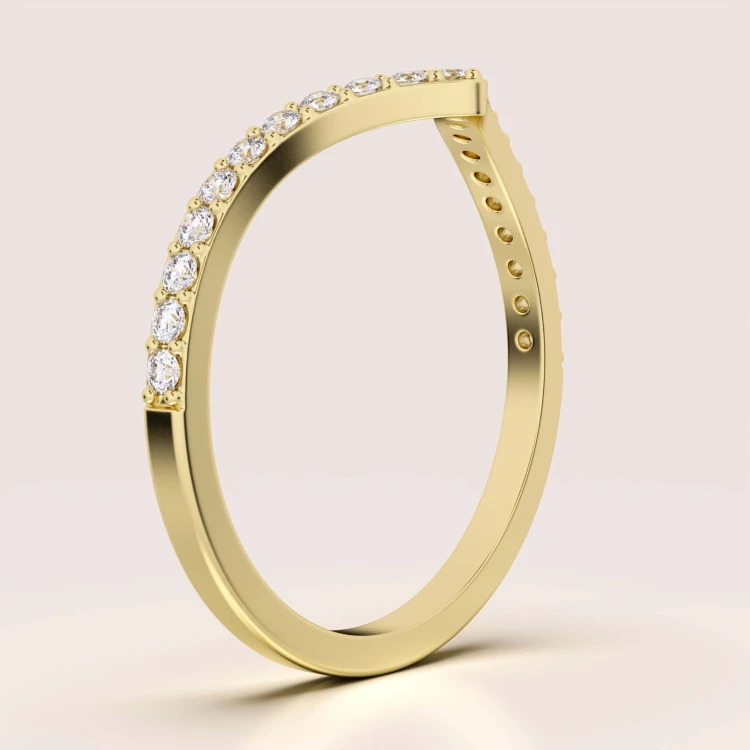 ring-mit-moissaniten-aurora-v-brillantschliff-seite-gelbgold-hariets.jpg