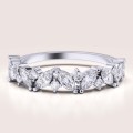 ring-mit-moissaniten-1ct-marquis-und-brillantschliff-weissgold-celestia-hariets.jpg