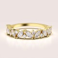 ring-mit-moissaniten-1ct-marquis-und-brillantschliff-gelbgold-celestia-hariets.jpg