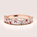ring-mit-moissaniten-1ct-marquis-und-brillantschliff-roségold-celestia-hariets.jpg